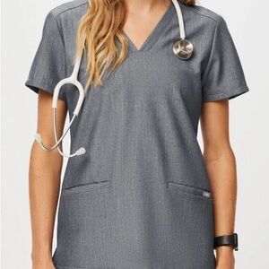🎉 Figs Scrub Casma Three-Pocket Scrub Top Graphite Size Small!